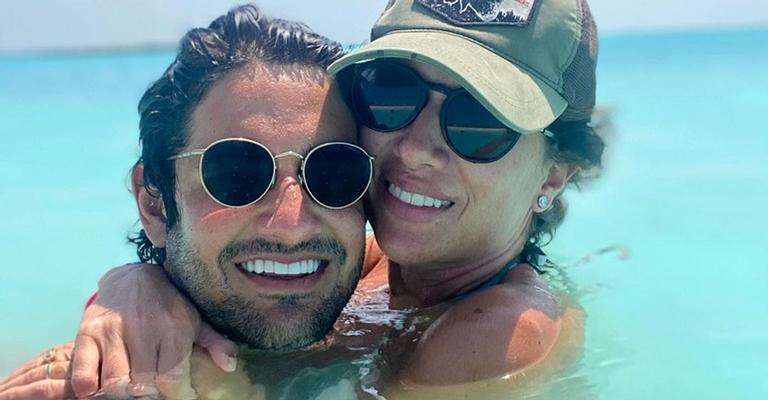 Alexandre Pato posta foto pós-treino com a esposa, Rebeca Abravanel