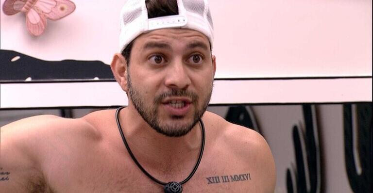 BBB21: Após desentendimento, Caio pede perdão para Gilberto: ”Estou do seu lado”