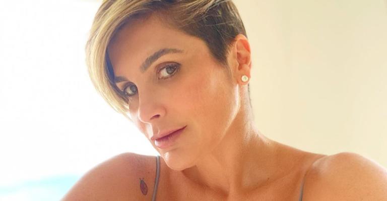 Flávia Alessandra posa com look arrasador nas redes e ganha elogios dos fãs: ”É tão linda!”