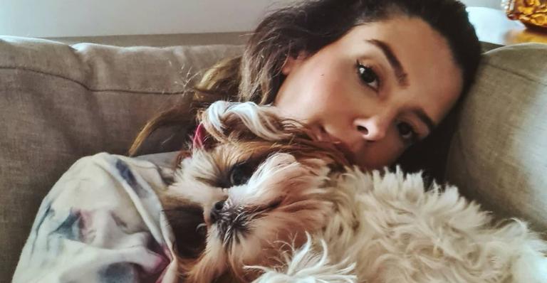 Giovanna Lancellotti publica clique fofo de sua cachorrinha e encanta fãs: ”É um bebê”