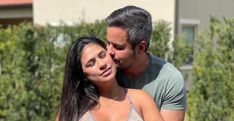 Kaká Diniz posa com a filha recém-nascida, Zaya: ”Chegou agora e já é tão amada!”
