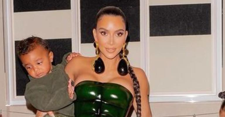 Kim Kardashian se derrete pelo filho caçula, Psalm: ”Tem o sorriso mais contagiante”