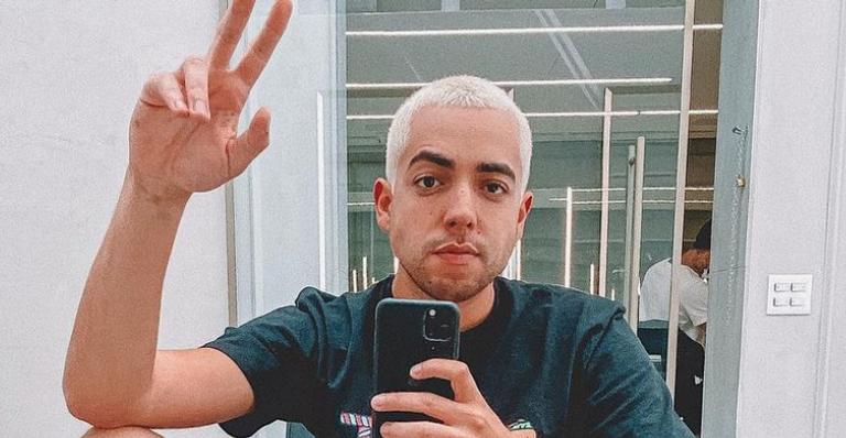Lucas Selfie posa na academia durante malhação e brinca: ”Cabô a moleza”