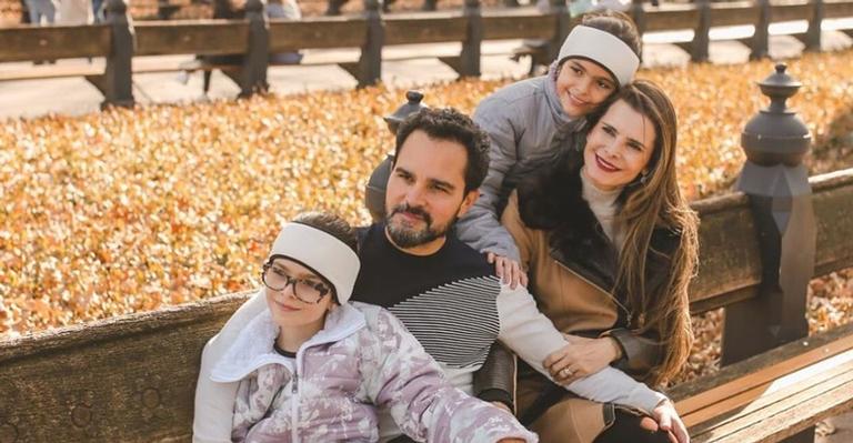 Pai de duas meninas, Luciano Camargo compartilha curiosidade de almoço em família