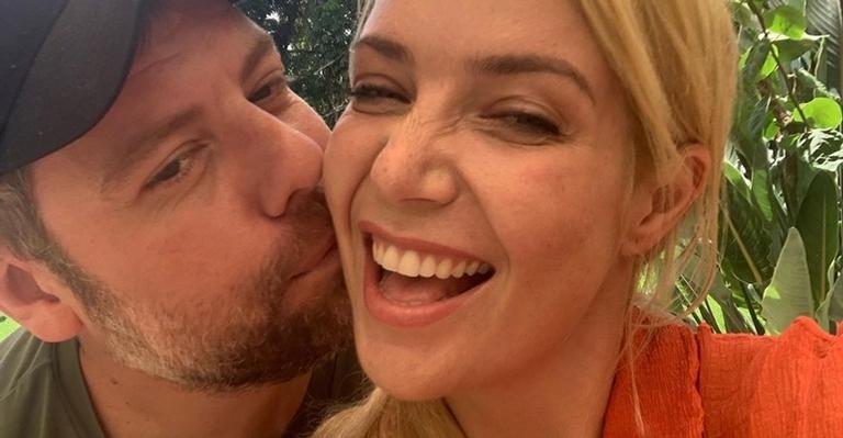 Apaixonada! Com lindo clique, Luiza Possi se declara ao marido, Cris Gomes