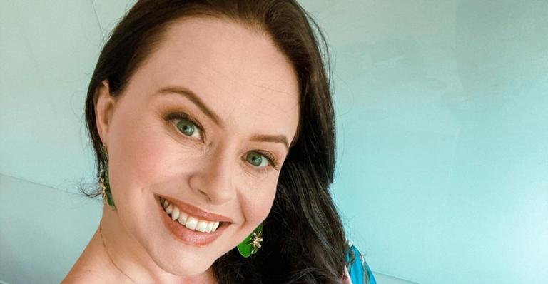 Mari Bridi arranca elogios da web ao postar selfie em meio a natureza: ”Sempre linda!”