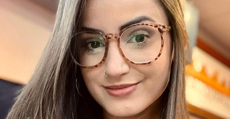 Mari Palma emociona a web ao resgatar clique do casamento de seus pais: ”Meus pais são lindos”