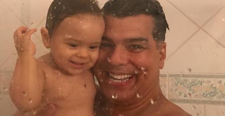 Mauricio Mattar se derrete ao postar vídeo fofo da filha, Ilha: ”Mostrando todo seu charminho!”