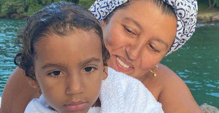 Regina Casé compartilha linda reflexão sobre ser avó: ”Amor absoluto”