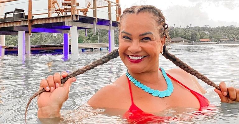 Aos 63 anos, Solange Couto curte banho de sol e ostenta corpão: ”Estourada de beleza”