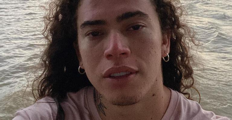 Whindersson Nunes alisa o cabelo e resultado surpreende web: ”Tarzan de chapinha”