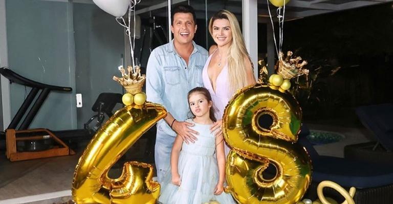Wellington Muniz completa 48 anos e ganha festa surpresa da família: ”Obrigado meus amores”