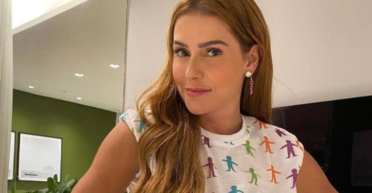 De shortinho, Deborah Secco faz coreografia divertida e recebe elogios: ”Perfeita demais”