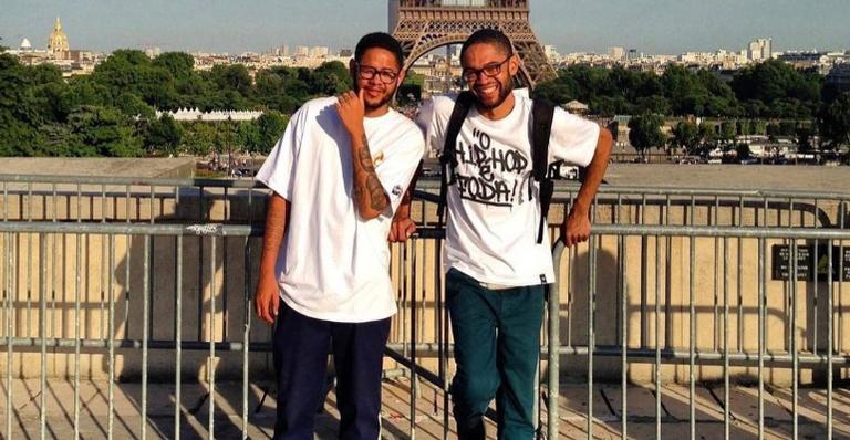 Emicida parabeniza o irmão com bela homenagem: ”Já chegou me dando poesia”