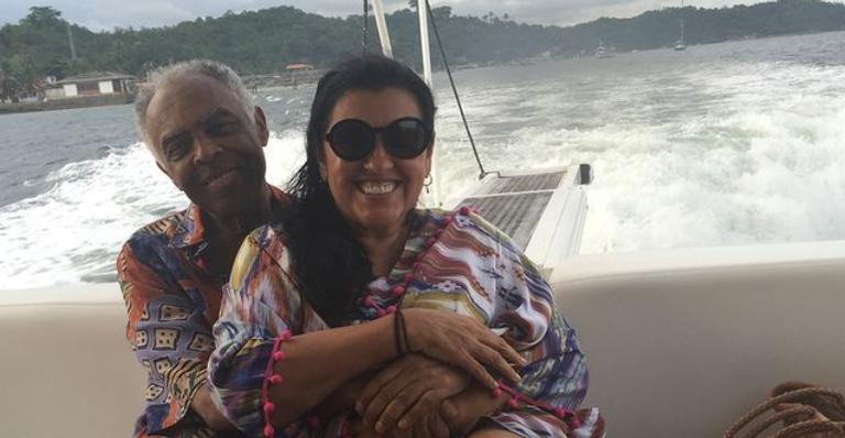 Gilberto Gil posta linda homenagem no aniversário de Regina Casé: ”Axé no seu dia!”
