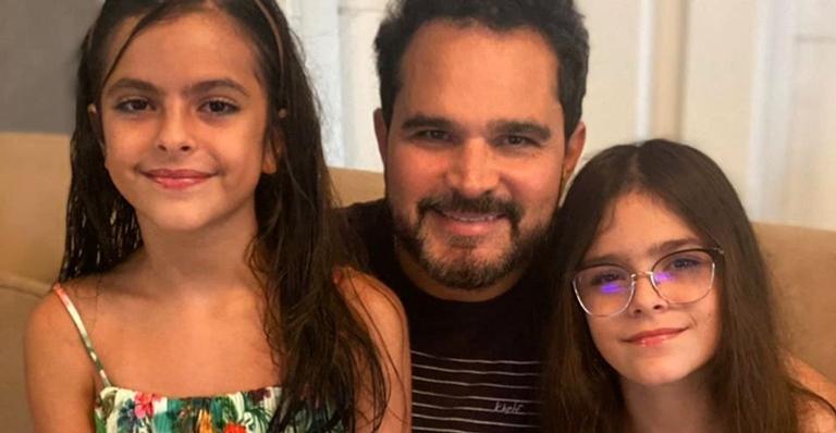 Luciano Camargo comemora 11 anos das filhas: ”Pai mais feliz do mundo”