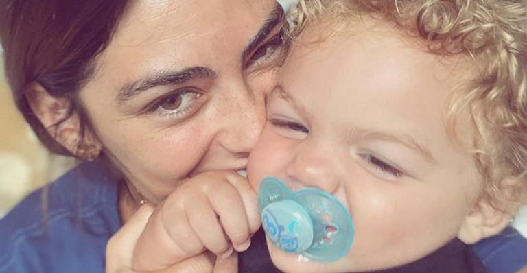 Mariana Uhlmann explode o fofurômetro com cliques do filho caçula