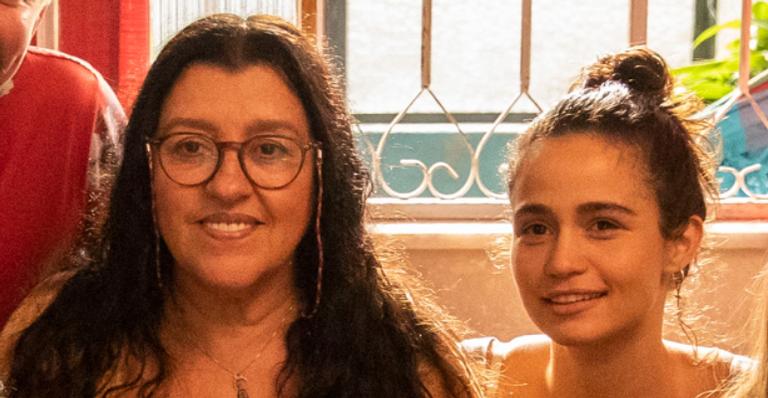Nanda Costa parabeniza Regina Casé com belíssima homenagem: ”Sou mega fã dessa mulher!”