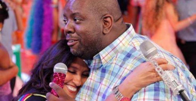 Péricles parabeniza Regina Casé com linda homenagem nas redes: ”Que saudade do seu abraço”