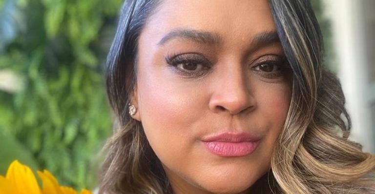 Preta Gil surge deslumbrante em foto em praia paradisíaca e arranca elogios de fãs: ”Diva sempre”