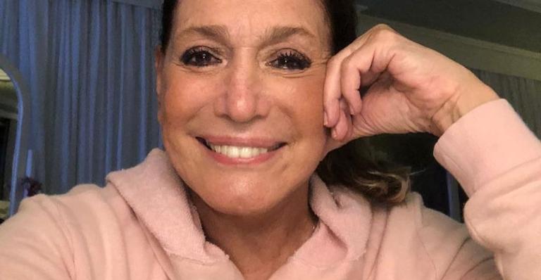 Flamenguista, Susana Vieira veste cachorrinho com uniforme rubro negro e dá palpite: ”2 X 0”
