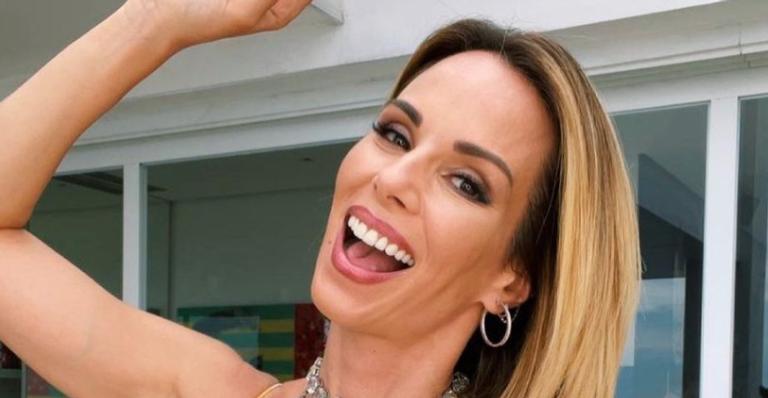 Ana Furtado posa com make deslumbrante nas redes e recebe elogios de fãs: ”Que lindona”