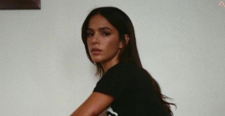 Bruna Marquezine rebola até o chão e rouba a cena com corpão sarado