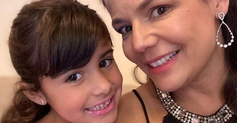 Nivea Stelmann recorda foto da filha bebê e encanta demais: ”Que lindas”
