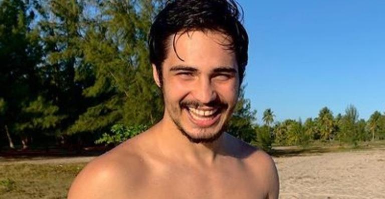 Com foto de criança, Danilo Mesquita comemora aniversário de 29 anos