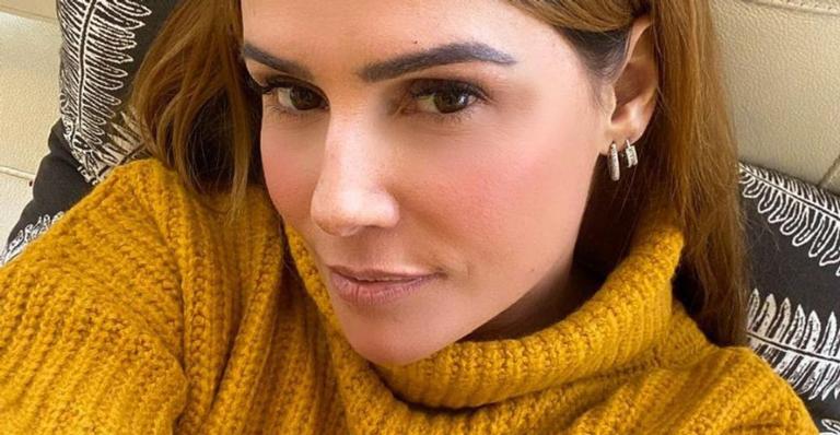 Deborah Secco posa com vestidinho rosa decotado e ganha elogios da web: ”Sempre belíssima”