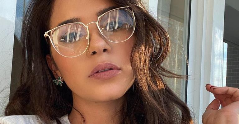 Ex-BBB Gizelly Bicalho posa deslumbrante e recebe elogios dos fãs: ”Como você é gata!”