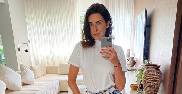 Fernanda Paes Leme posa para clique e brinca: ”Esse bracinho aí só estica ou também toma vacina?”