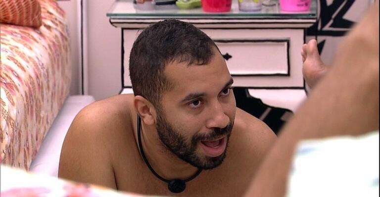 BBB21: Gilberto se questiona sobre a ”maldição do monstro”: ”Será que vai se repetir?”