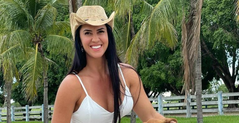 Graciele Lacerda exibe momento engraçado com seu pet durante malhação: ”Quer brincar!”