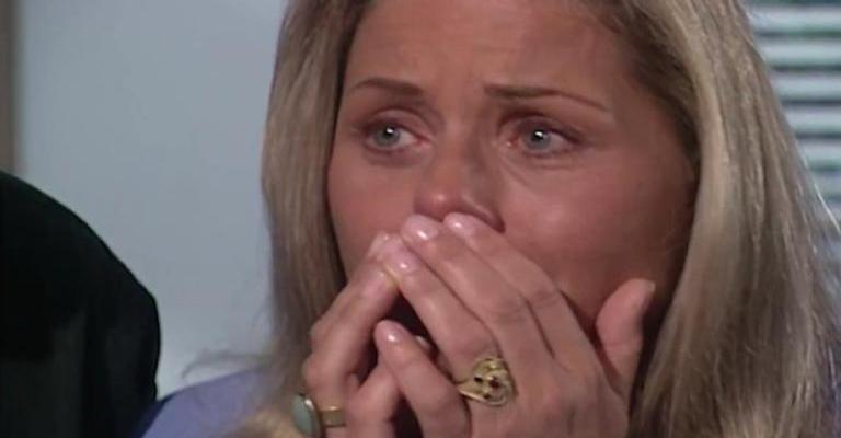 Grávida, Helena é expulsa de casa em ‘Laços de Família’