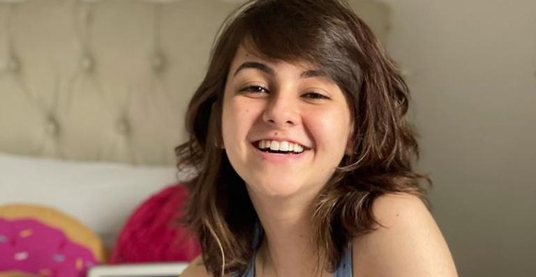 Klara Castanho arranca suspiros ao posar para nova sequência de cliques arrasadores