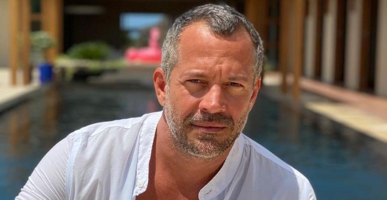 Malvino Salvador aparece descamisado durante treino de luta e boa forma impressiona: ”Lindo”