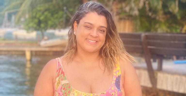 Preta Gil surge belíssima em clique tomando sol na Bahia