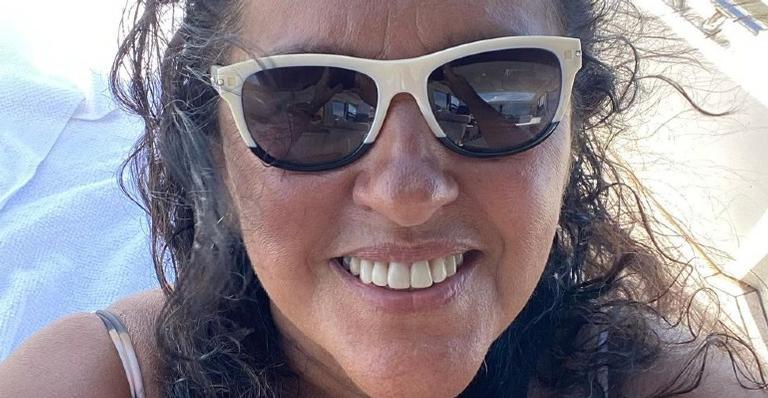 Regina Casé posta vídeo em cachoeira e fala sobre seu aniversário: ”Festa dentro do coração”
