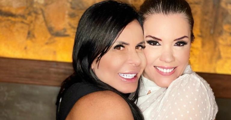 Simony posa coladinha com Gretchen e se declara: ”Obrigada por ser essa amiga incrível!”