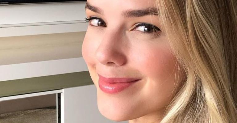 Thaeme Maiôto surge com os cabelos repaginados na web e encanta fãs: ”Nossa, que linda!”