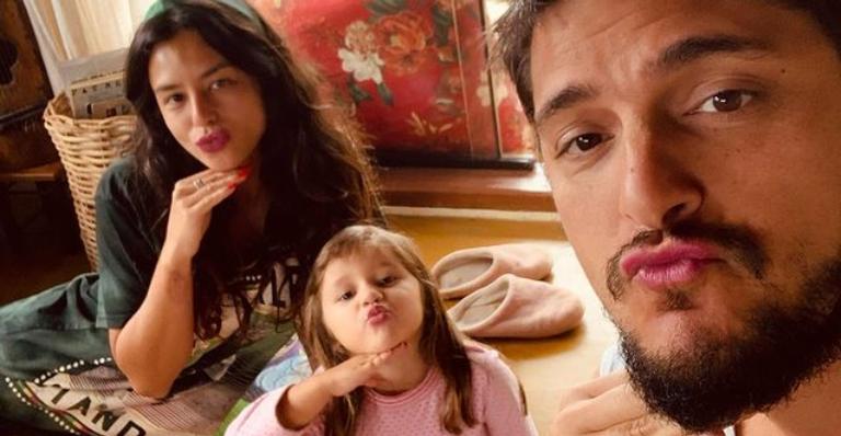 Yanna Lavgine se derrete por Bruno Gissoni e Madalena: ”Minha vida todinha”