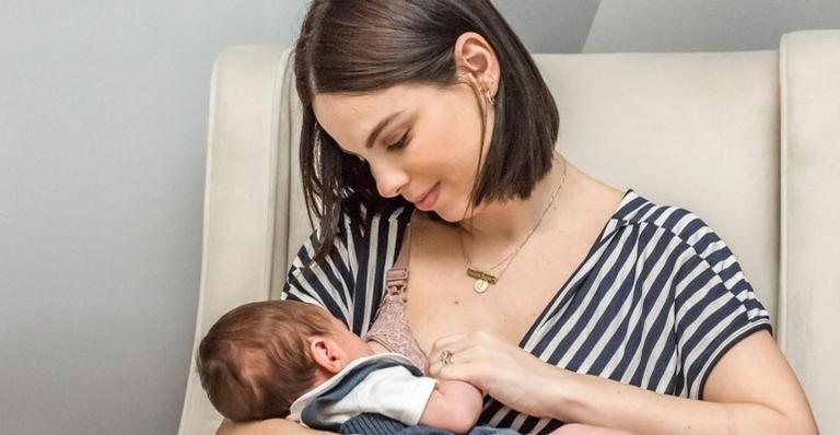 Sthefany Brito se derrete ao dividir momento cheio de amor após amamentar o filho, Antônio Enrico