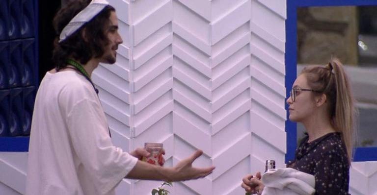 BBB21: Carla Diaz e Fiuk trocam farpas e ator diz: ”Não precisa forçar”