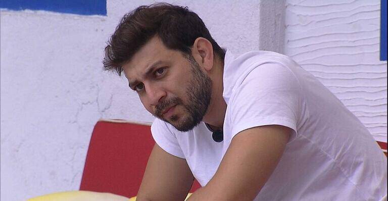 BBB21: Caio faz desabafo sobre Juliette: ”Está criando um clima chato”