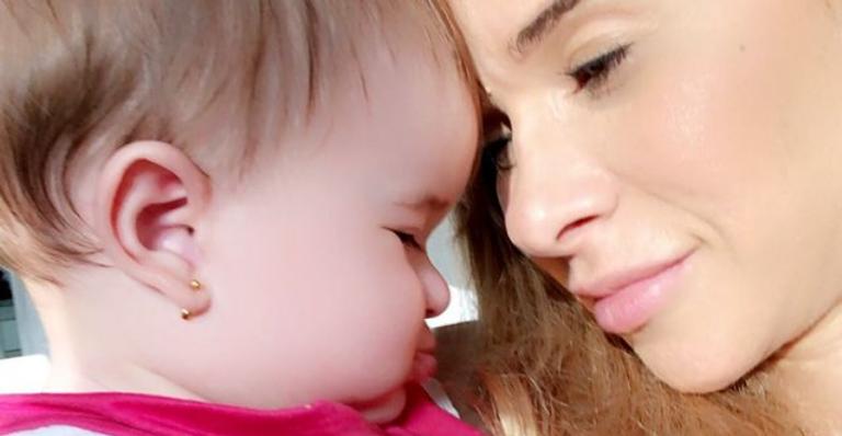 Dany Bananinha celebra 11 meses da filha, Lara, e derrete coração dos fãs