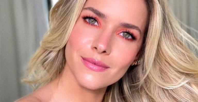 De biquíni, Monique Alfradique aproveita fim de semana na praia com amigas: ”Foi uma delícia”