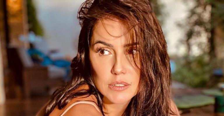 Com biquíni fininho, Deborah Secco renova o bronzeado e para tudo com corpaço sarado