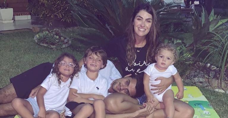 Mariana Uhlmann publica registro engraçado em família e questiona: ”Qual seu mood?”