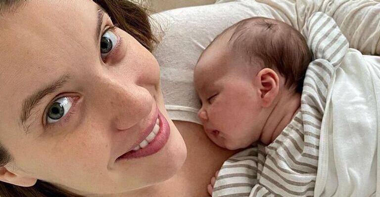Nathalia Dill comemora 2 meses da filha, Eva, e se declara: ”Muito amor”